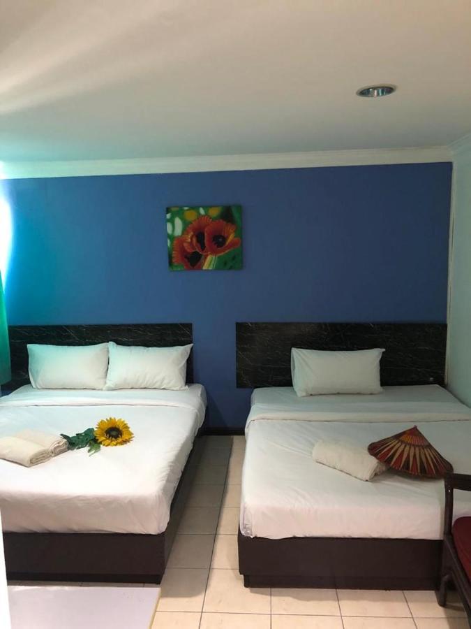 Kapit Hotel Kuching Exteriör bild