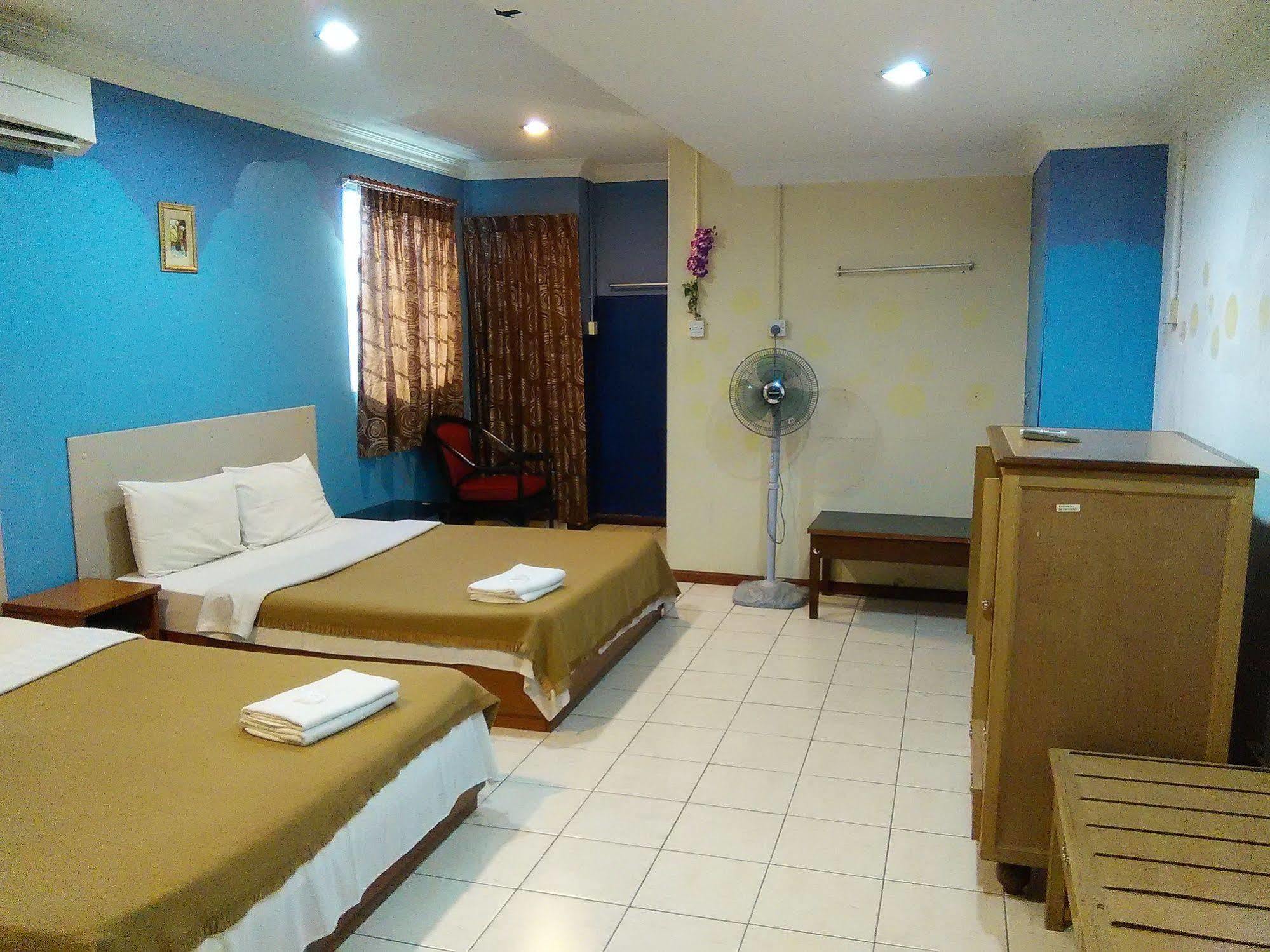 Kapit Hotel Kuching Exteriör bild